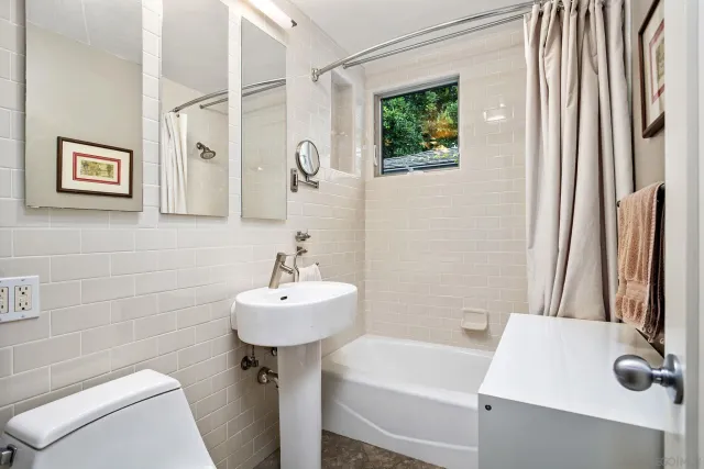 a view of a living room