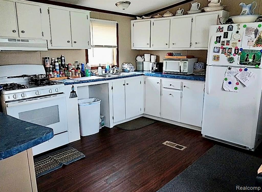 246 South Sheridan Road Lennon, MI 48449 - Photo 4 of 12