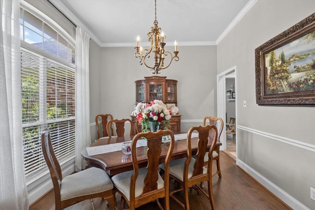 111 Trailwood Road Enchanted Oaks, TX 75156 - Photo 13 of 33 a dining room with furniture and window