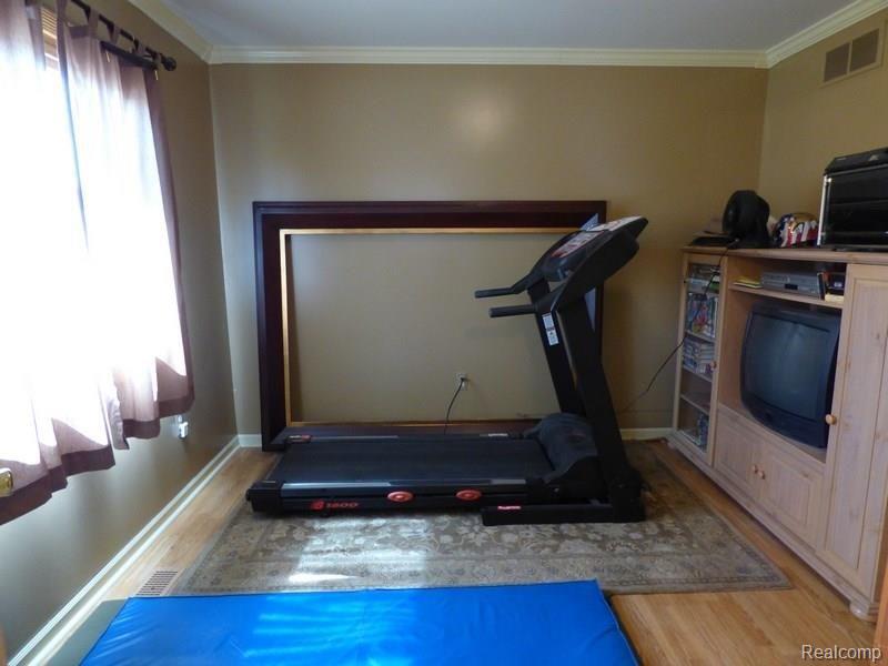 8602 Hyne Road Brighton, MI 48114 - Photo 20 of 34 Hyne 005.jpg