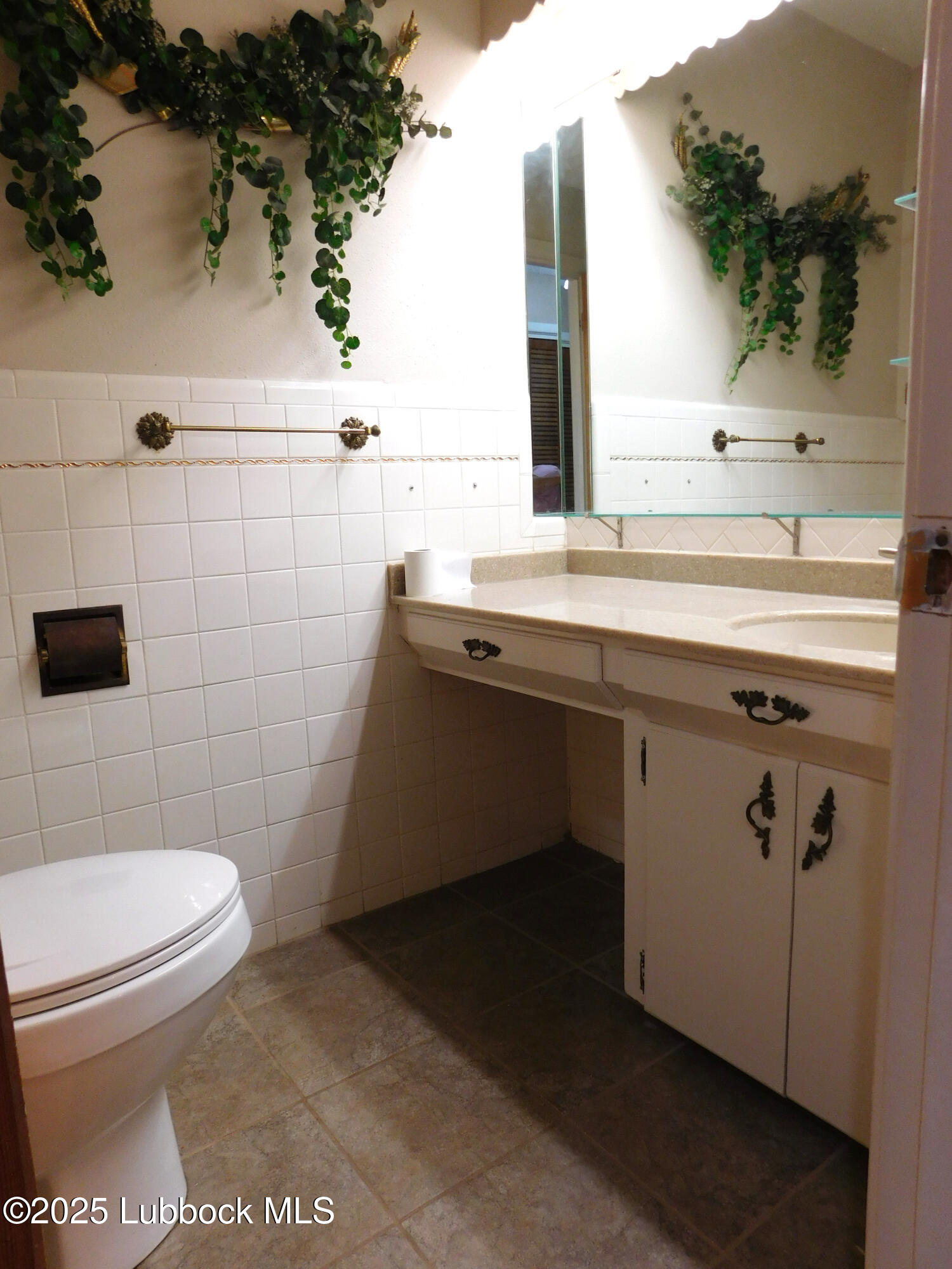 1925 Highway 70 Muleshoe, TX 79347 - Photo 22 of 49 a bathroom with a sink a toilet and mirror