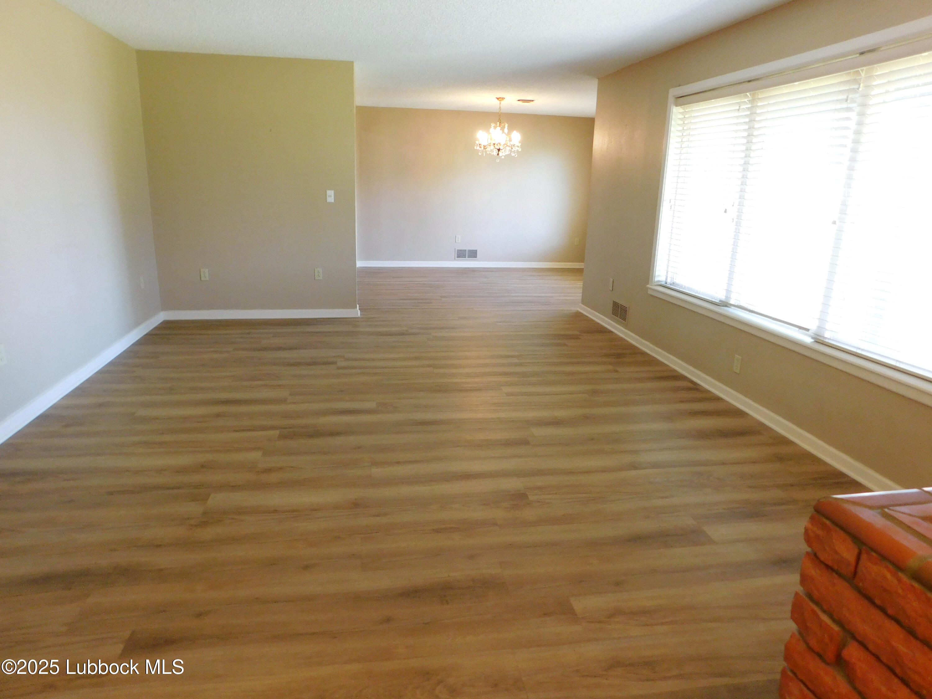 1925 Highway 70 Muleshoe, TX 79347 - Photo 6 of 49 a view of an empty room and window