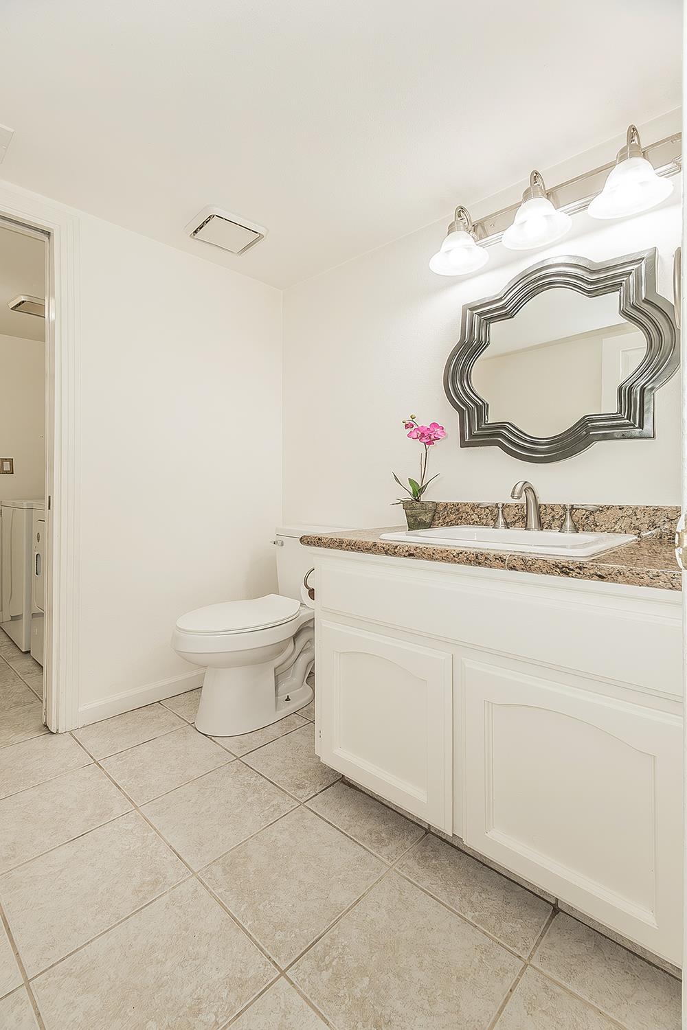 837 East Buckhill Road Fresno, CA 93720 - Photo 17 of 55 Powder Bath