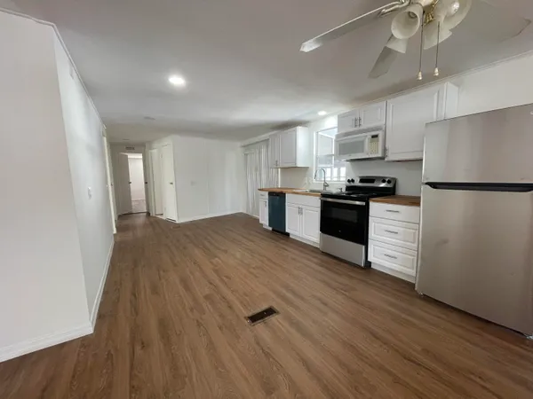 $2,250 | 7518 Southeast Swan Avenue, Hobe Sound, FL 33455