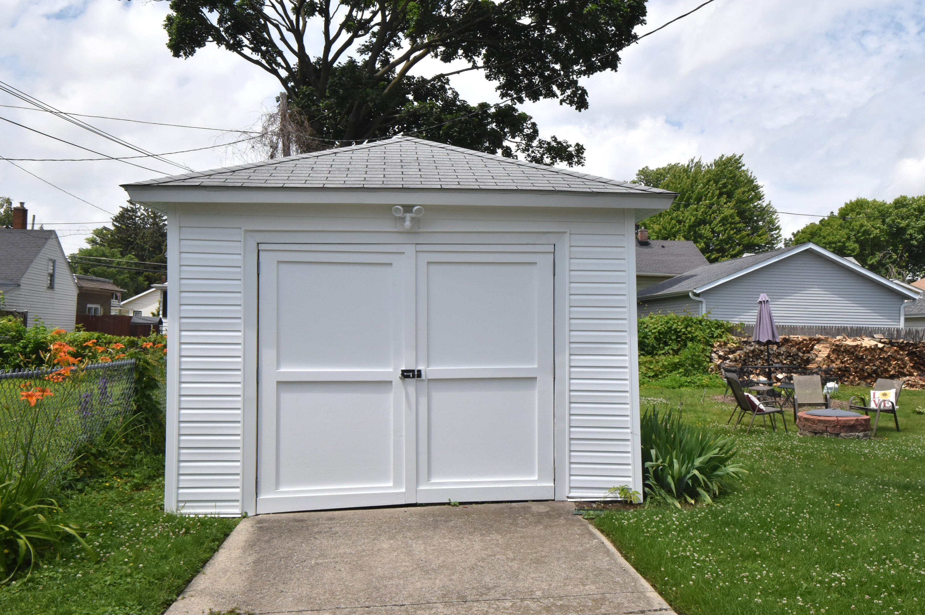 700 Grove Avenue Racine, WI 53405 - Photo 29 of 39 Newly sided garage