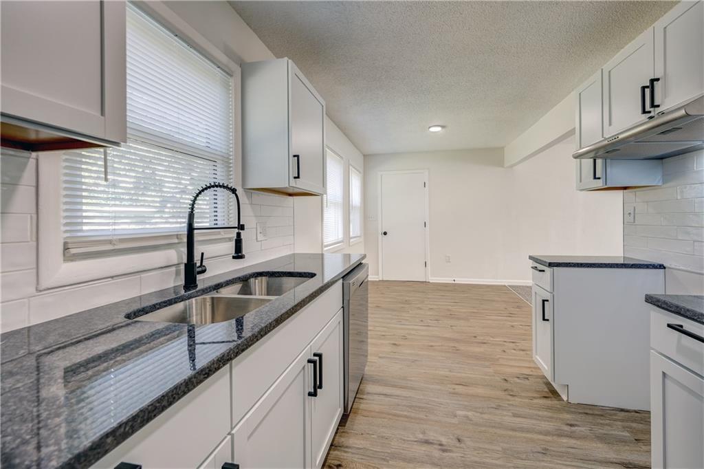 4718 Appleton Avenue Kansas City, MO 64133 - Photo 3 of 10