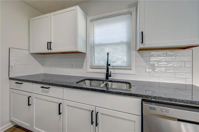 $189,950 | 4718 Appleton Avenue, Kansas City, MO 64133