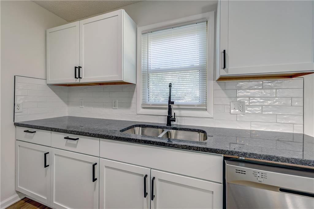 4718 Appleton Avenue Kansas City, MO 64133 - Photo 5 of 10