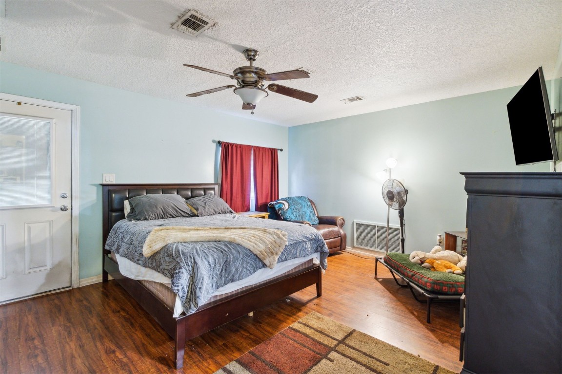 850310 Us Highway Yulee, FL 32097 - Photo 9 of 13 a bedroom with a bed and a flat screen tv