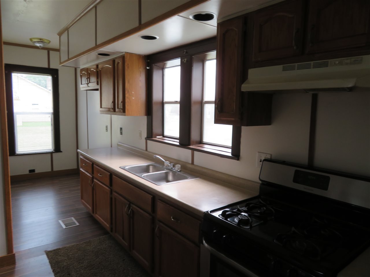 233 Depot Street Butler, IN 46721 - Photo 6 of 17