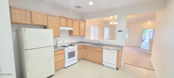 $1,995 | 2024 South Falcon Drive, Gilbert, AZ 85295