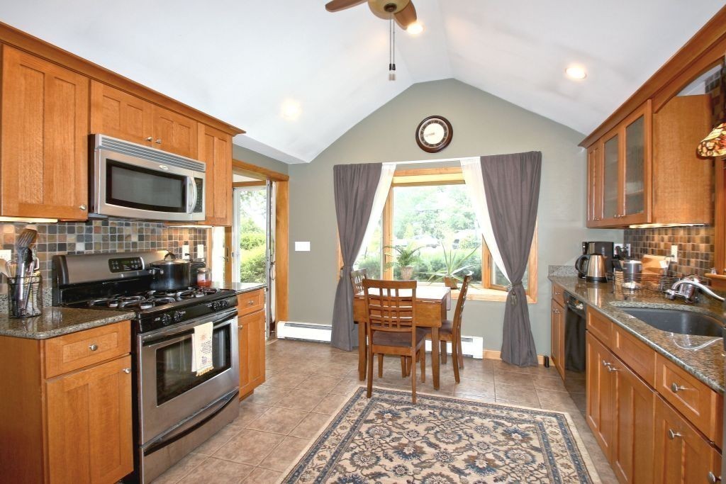 32 Pine Ridge Road Wayland, MA 01778 - Photo 4 of 17