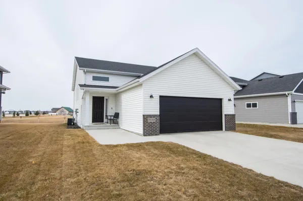 $369,000 | 5534 8th Street West, West Fargo, ND 58078