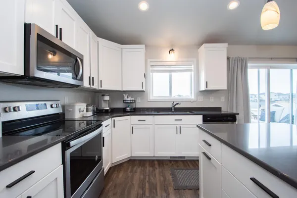 $369,000 | 5534 8th Street West, West Fargo, ND 58078