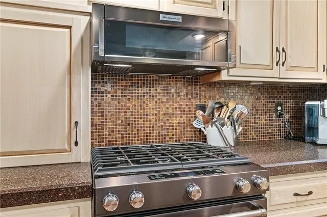 $560,000 | 13212 West 84th Street, Lenexa, KS 66215