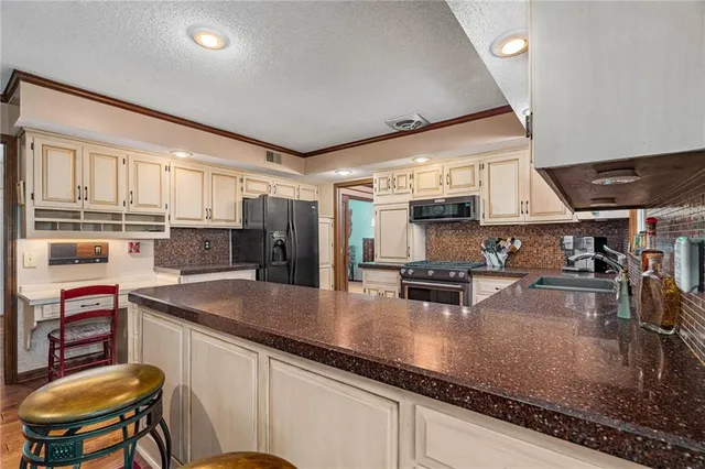 $560,000 | 13212 West 84th Street, Lenexa, KS 66215