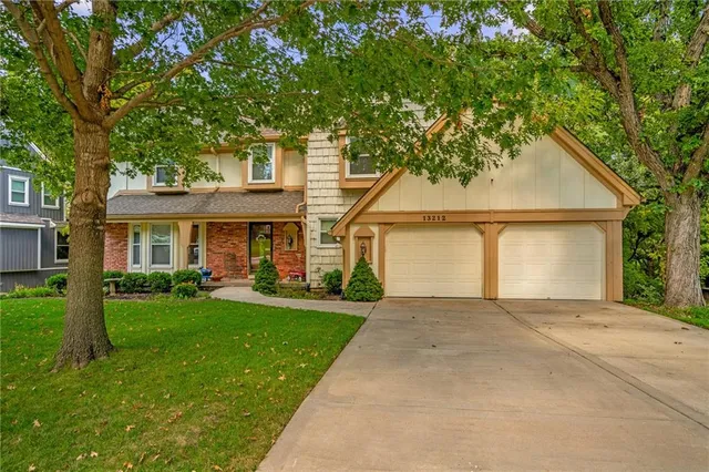 $560,000 | 13212 West 84th Street, Lenexa, KS 66215