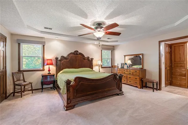 $560,000 | 13212 West 84th Street, Lenexa, KS 66215