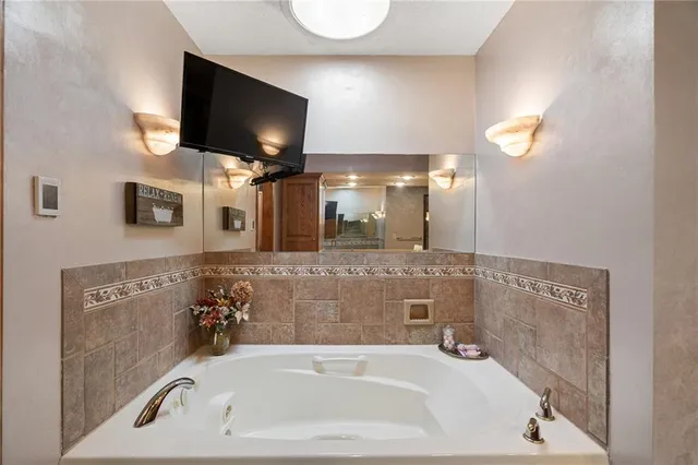 $560,000 | 13212 West 84th Street, Lenexa, KS 66215