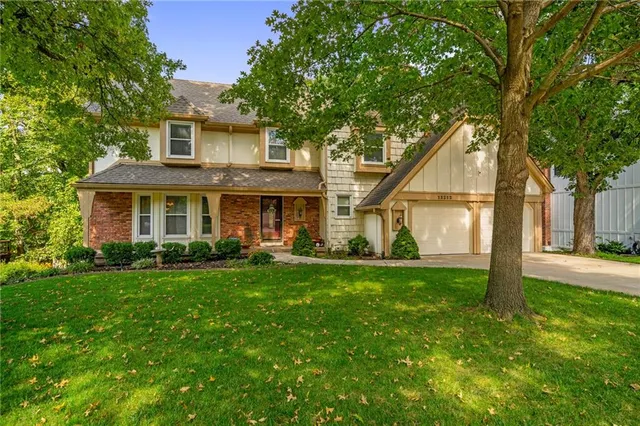 $560,000 | 13212 West 84th Street, Lenexa, KS 66215
