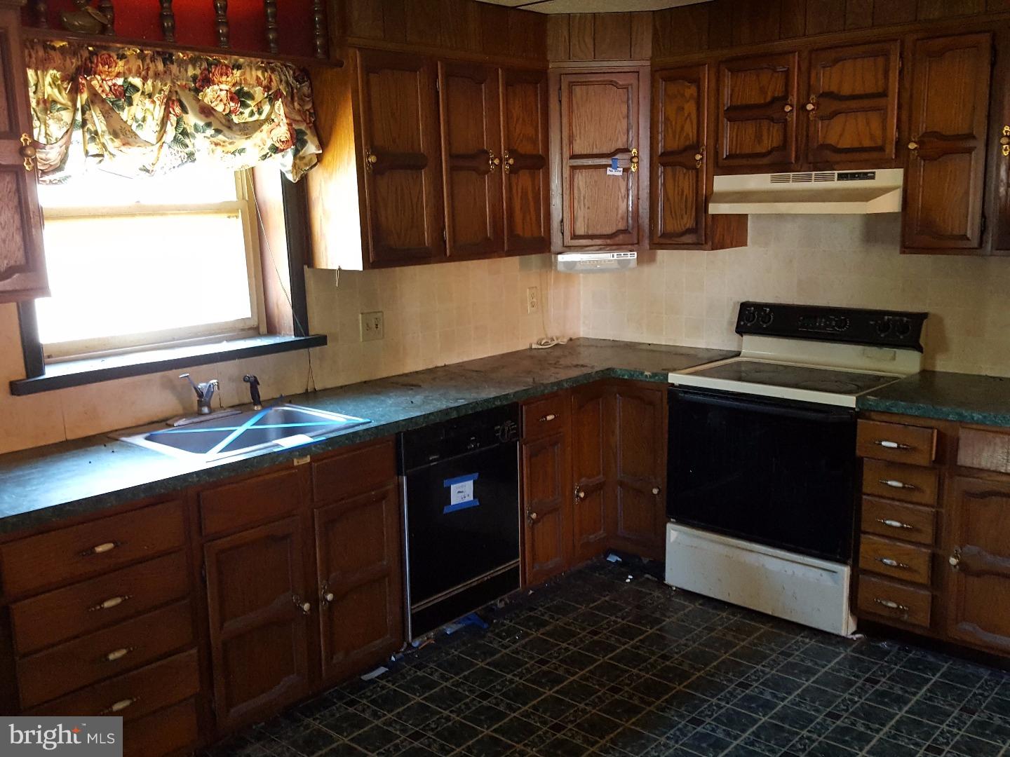 17 West Elbon Road Brookhaven, PA 19015 - Photo 2 of 10 Gallery Image 2