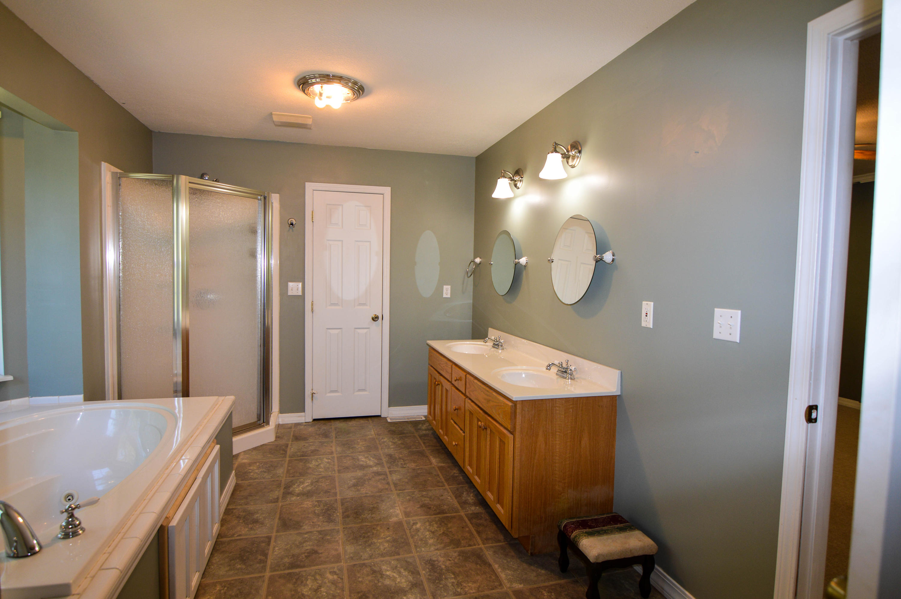 201 Long Road Kingston, TN 37763 - Photo 4 of 38 Master Bath