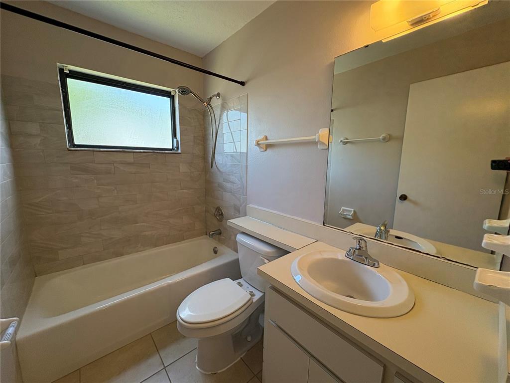 3927 Worcester Road Sarasota, FL 34231 - Photo 12 of 19 Gallery Image 12