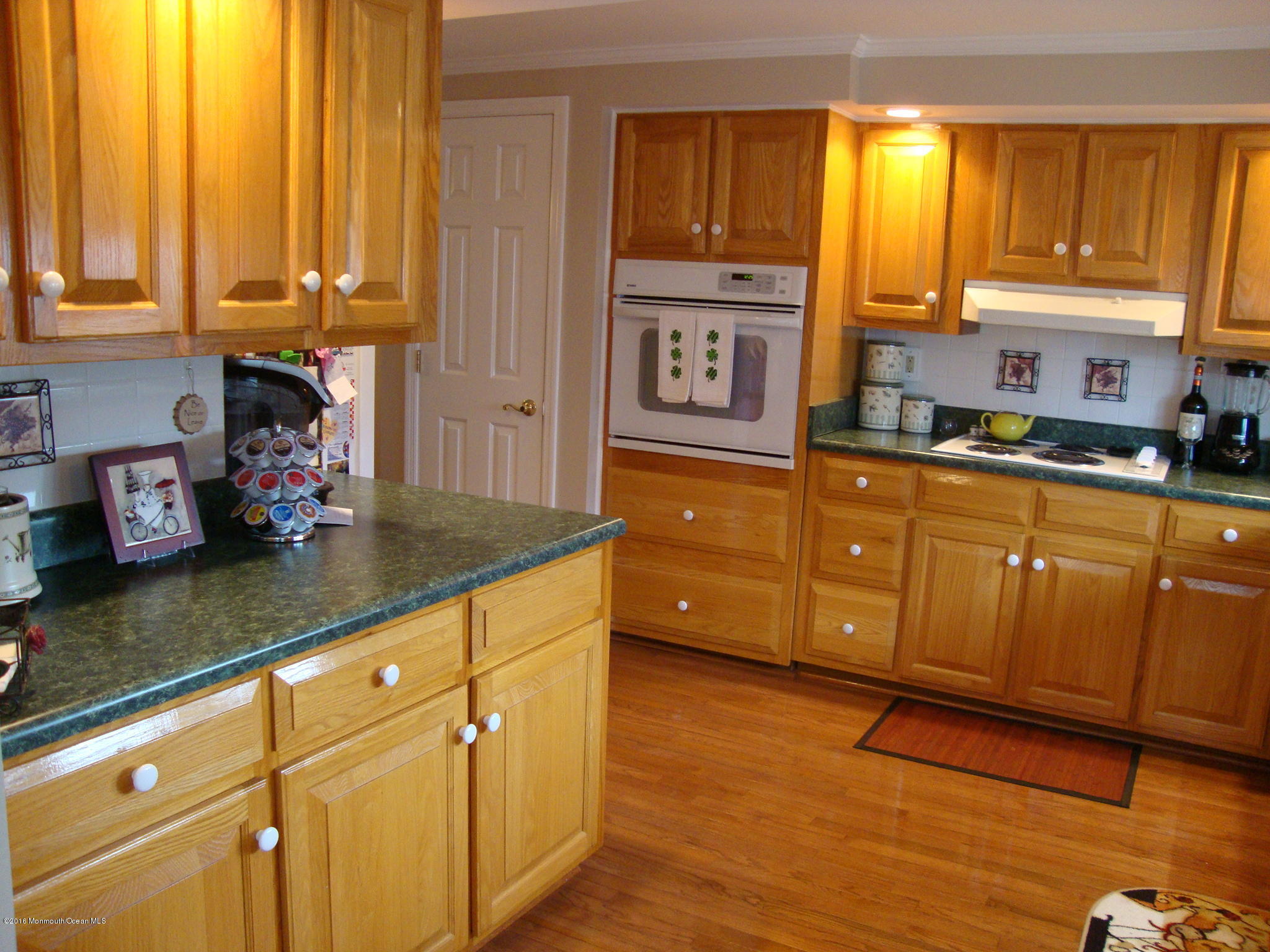 912 Oak Ridge Terrace Whiting, NJ 08759 - Photo 11 of 29 912 Oak Ridge 012