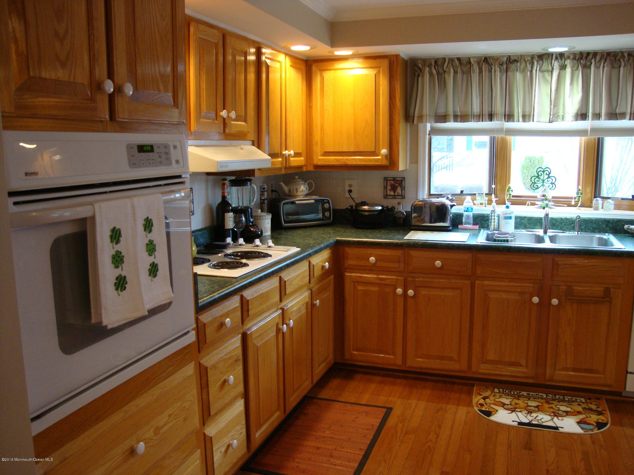 912 Oak Ridge Terrace Whiting, NJ 08759 - Photo 12 of 29 912 Oak Ridge 011