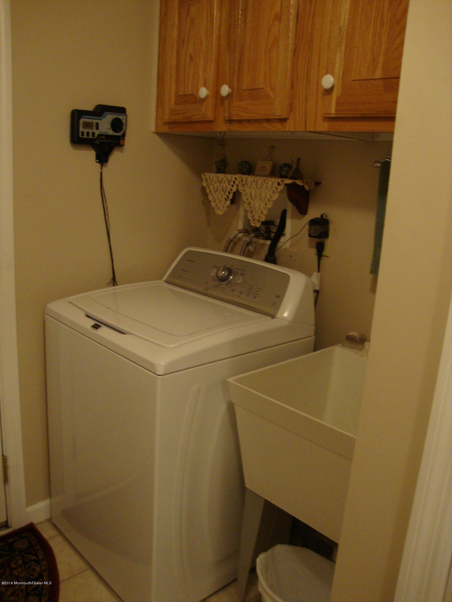 912 Oak Ridge Terrace Whiting, NJ 08759 - Photo 16 of 29 912 Oak Ridge 042
