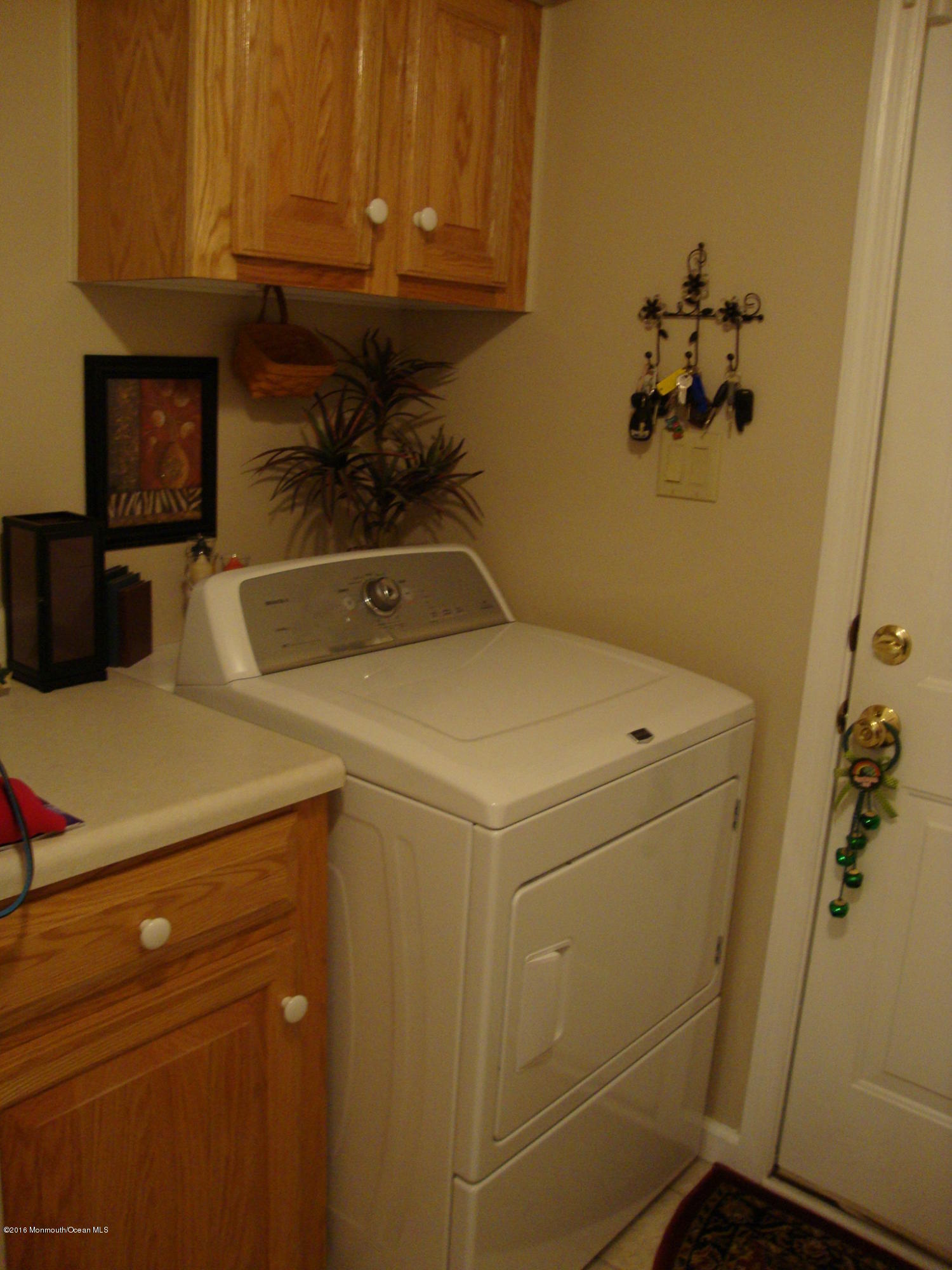 912 Oak Ridge Terrace Whiting, NJ 08759 - Photo 17 of 29 912 Oak Ridge 043