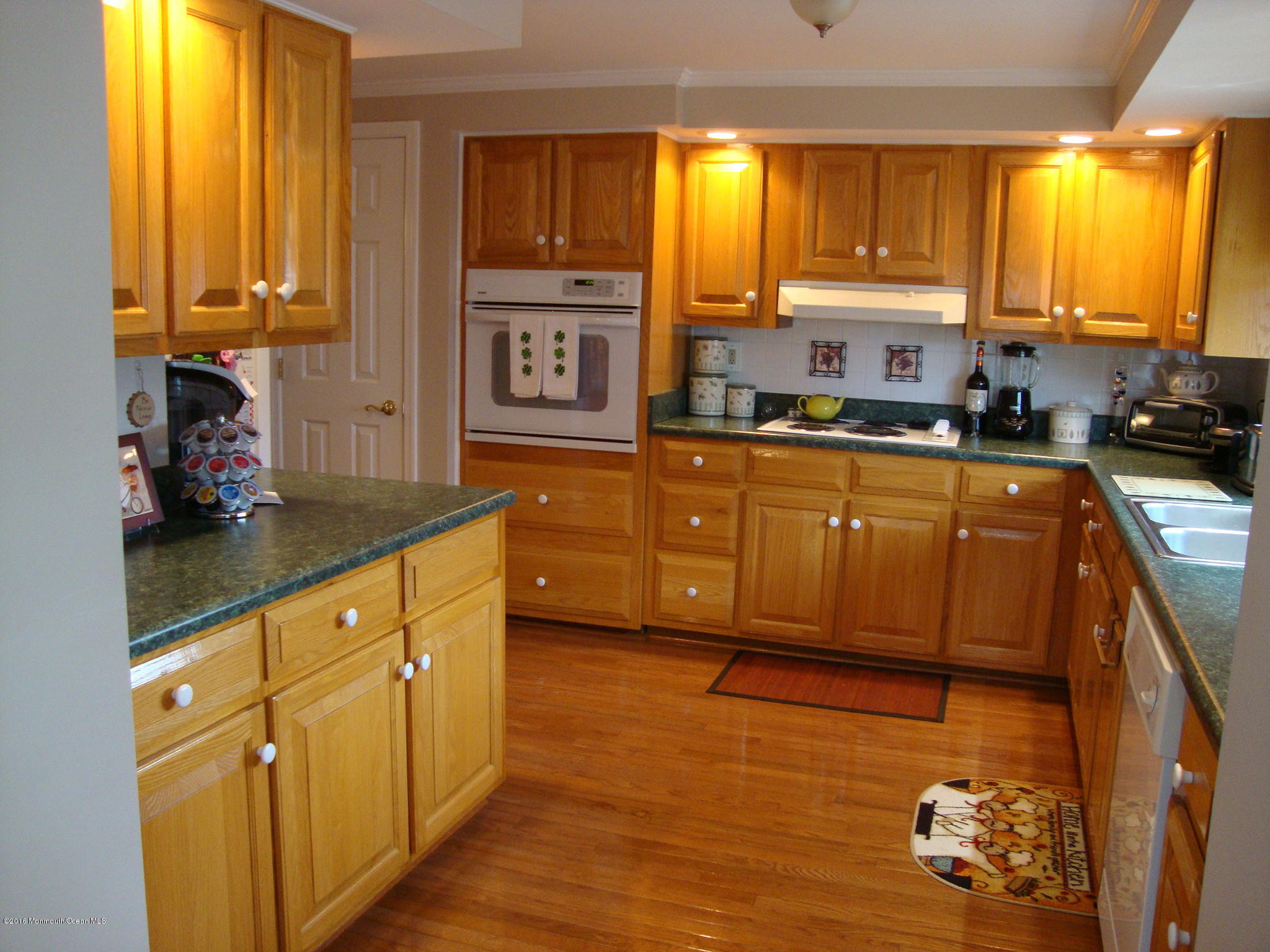 912 Oak Ridge Terrace Whiting, NJ 08759 - Photo 9 of 29 912 Oak Ridge 013