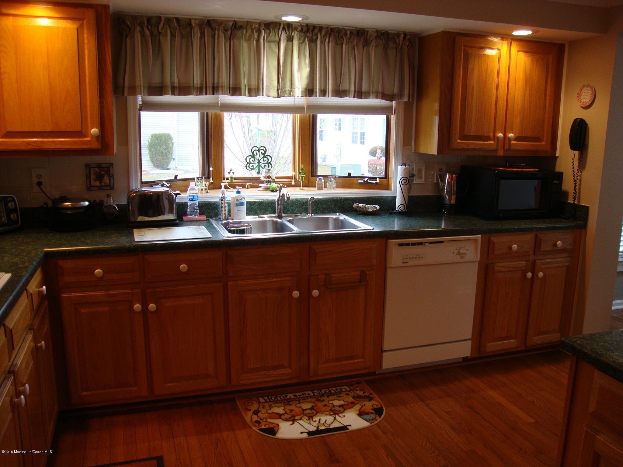 912 Oak Ridge Terrace Whiting, NJ 08759 - Photo 10 of 29 912 Oak Ridge 016