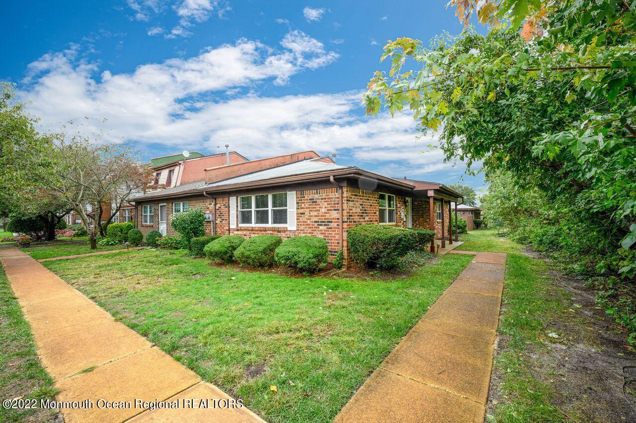 44 Greenwood Loop Road Brick, NJ 08724 - Photo 1 of 35 44_Greenwood_Loop_Rd-17