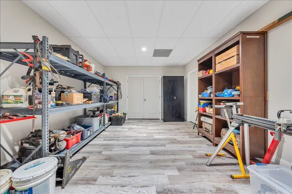 a view of a house with backyard and garden