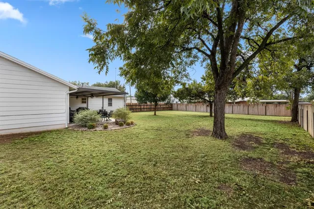 a view of a house with a backyard