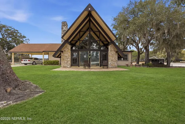 a view of house with a big yard