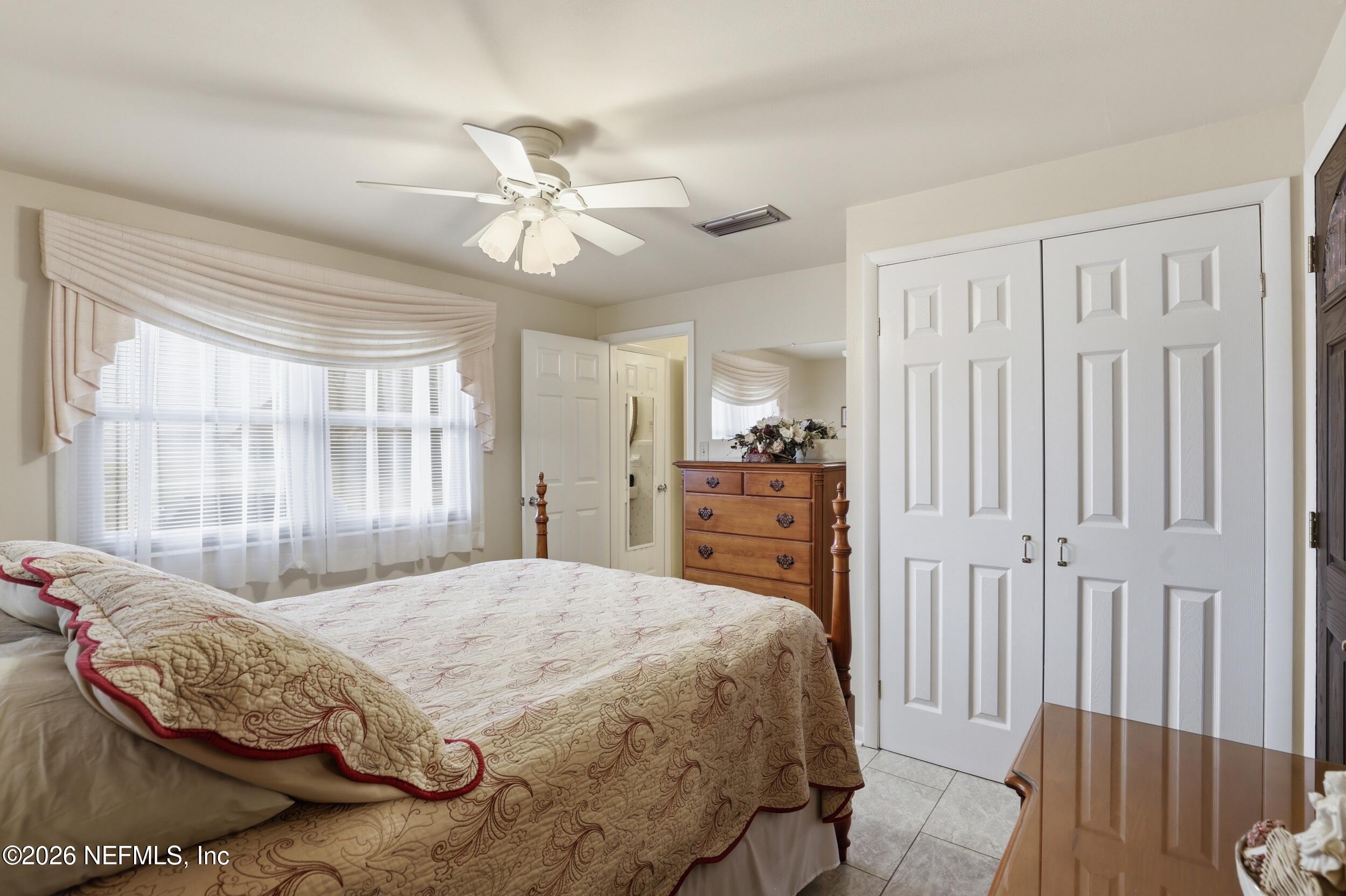 295 Northwest Berea Avenue Keystone Heights, FL 32656 - Photo 18 of 49 a spacious bedroom with a bed and a window