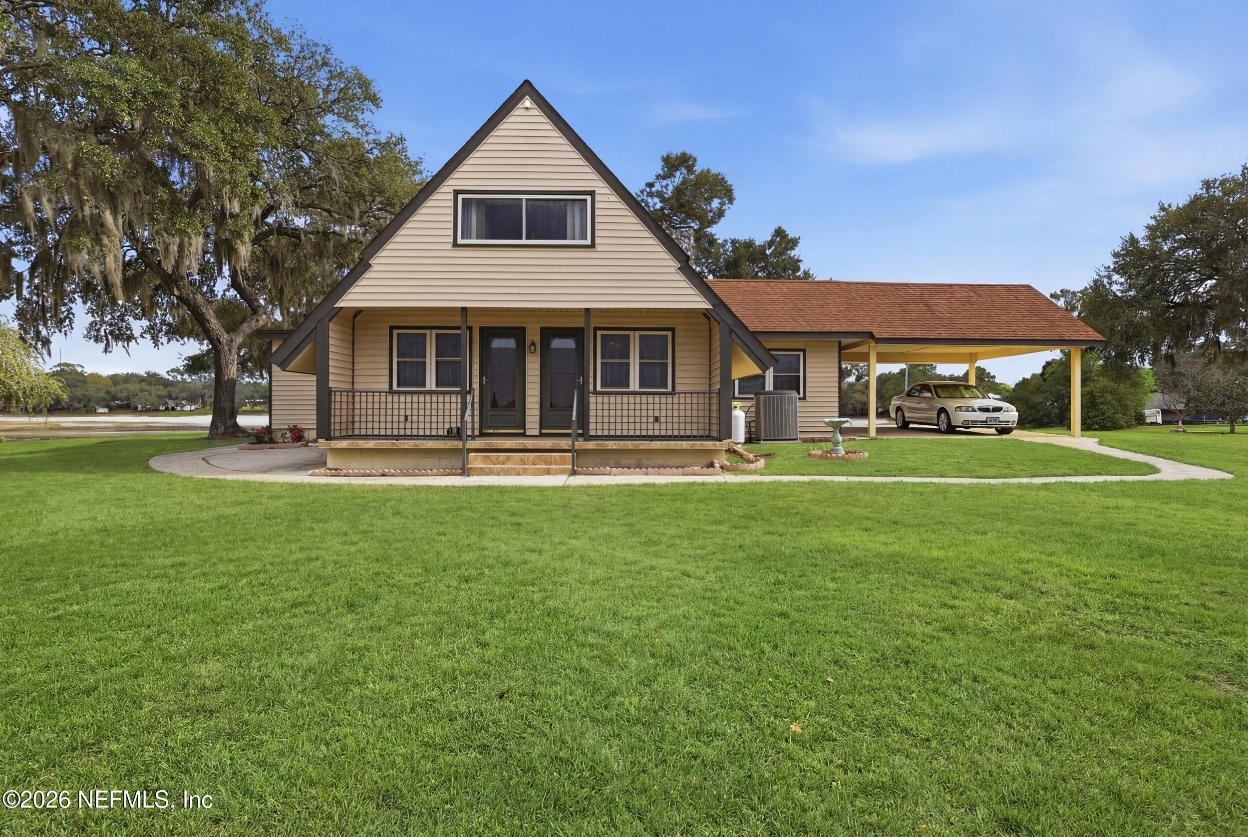 295 Northwest Berea Avenue Keystone Heights, FL 32656 - Photo 2 of 49 a front view of a house with a yard