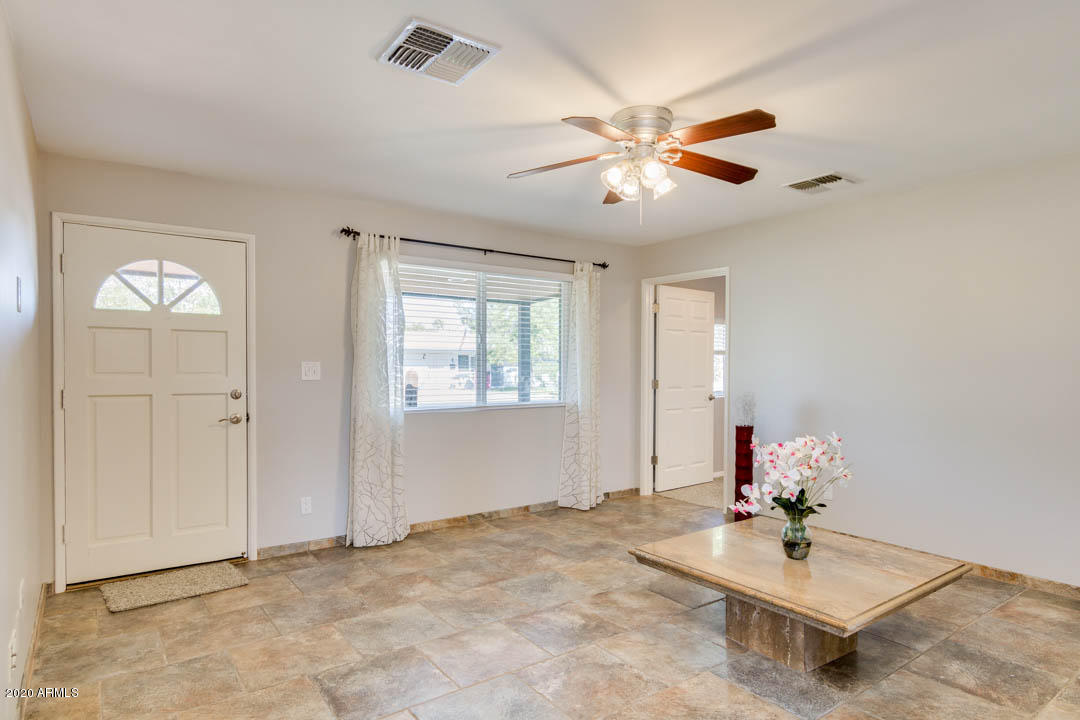 2249 East Marilyn Road Phoenix, AZ 85022 - Photo 3 of 33 04-Marilyn
