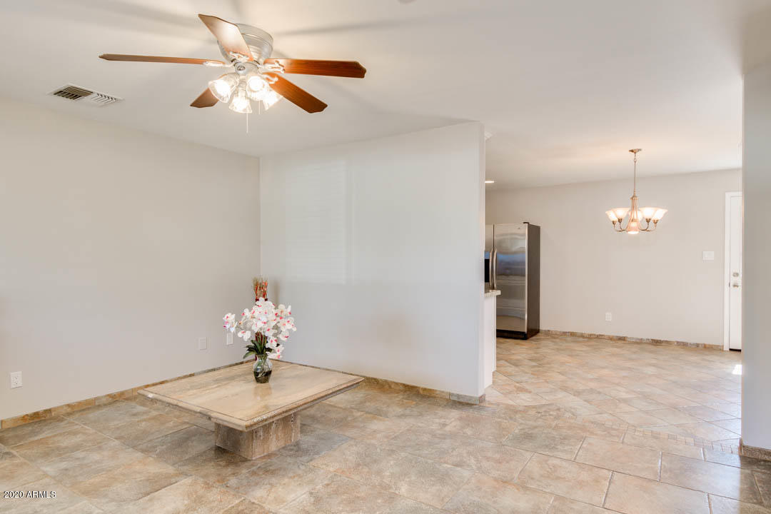 2249 East Marilyn Road Phoenix, AZ 85022 - Photo 4 of 33 05-Marilyn