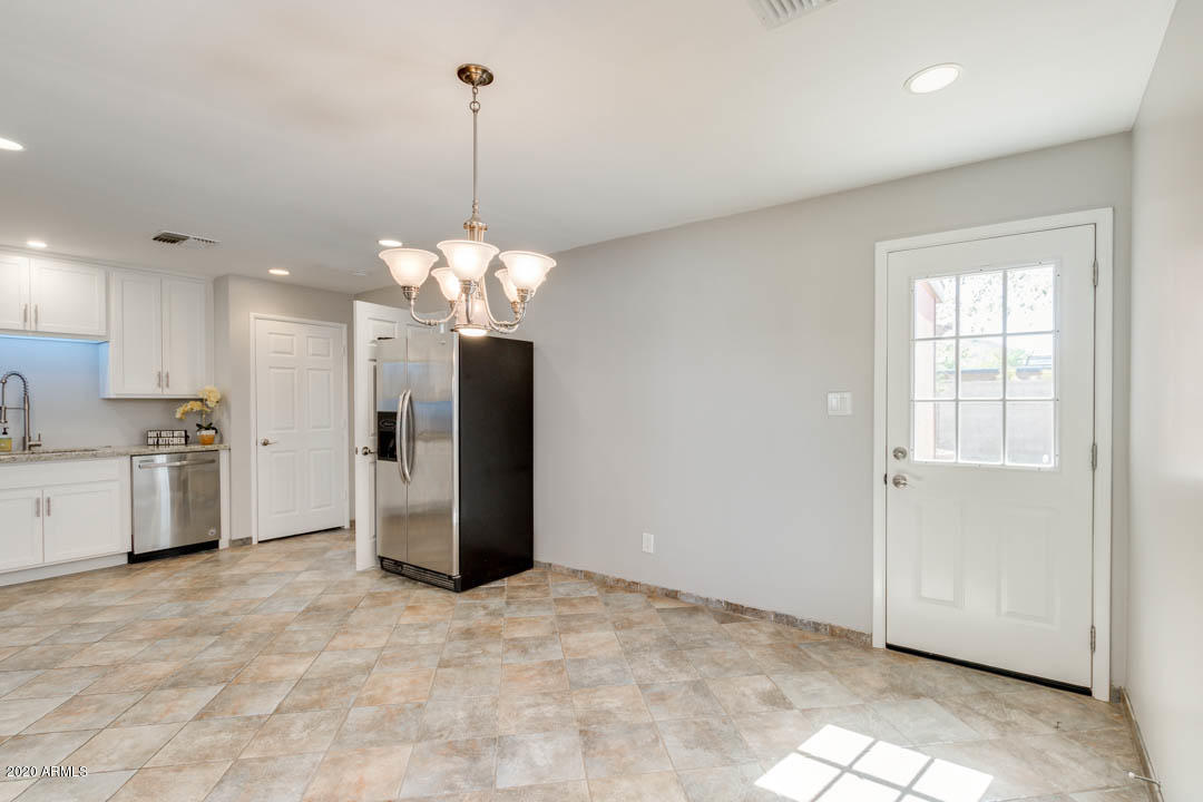 2249 East Marilyn Road Phoenix, AZ 85022 - Photo 8 of 33 09-Marilyn