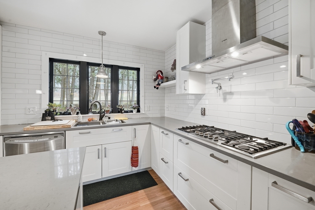 54 Huntington Road Hadley, MA 01035 - Photo 5 of 38