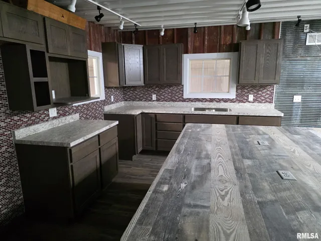 $379,900 | 1139 East Guth Road, Washington, IL 61571