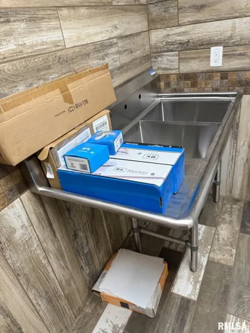 $379,900 | 1139 East Guth Road, Washington, IL 61571