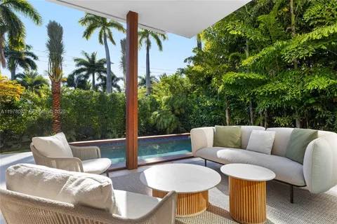 $6,595,000 | 5701 North Bay Road, Miami Beach, FL 33140