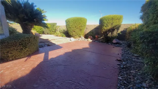 $2,000 | 2632 Ironside Drive, Las Vegas, NV 89108