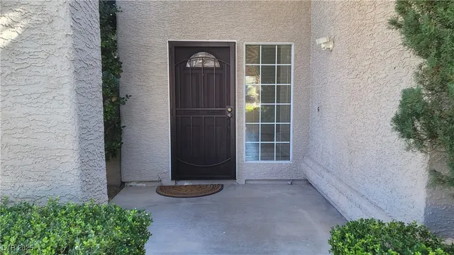 $2,000 | 2632 Ironside Drive, Las Vegas, NV 89108
