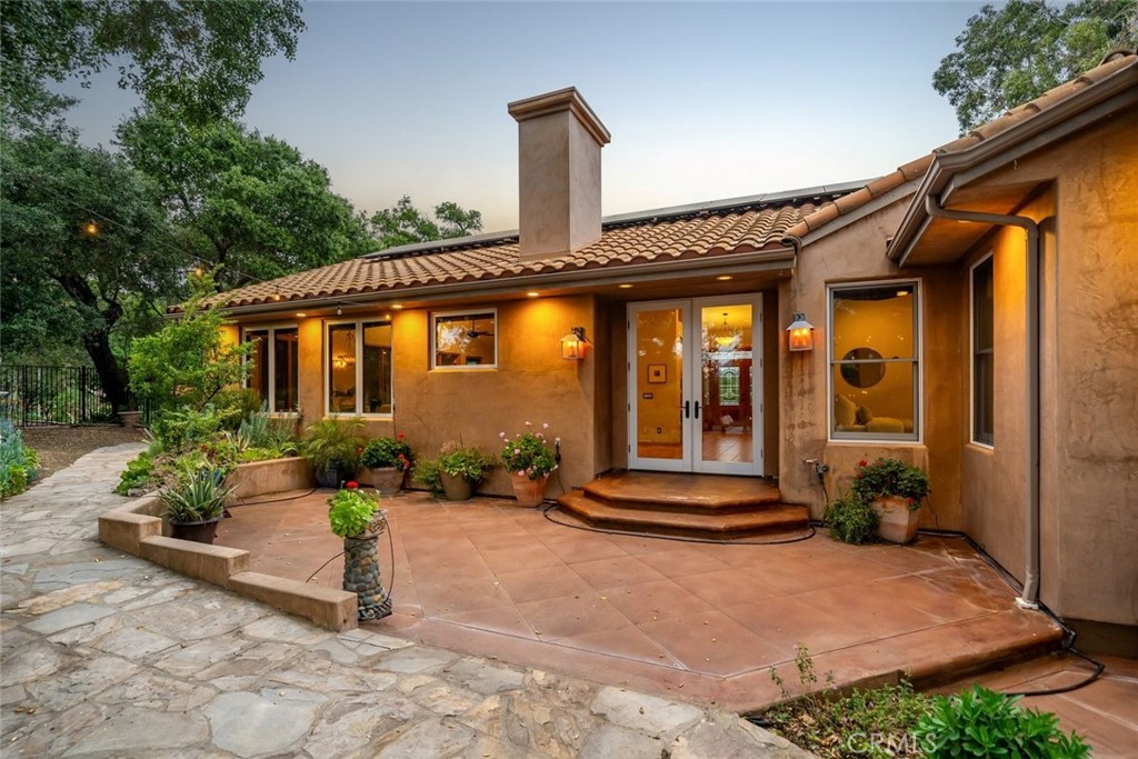 5982 Violeta Avenue Atascadero, CA 93422 - Photo 27 of 75 a front view of a house with a garden