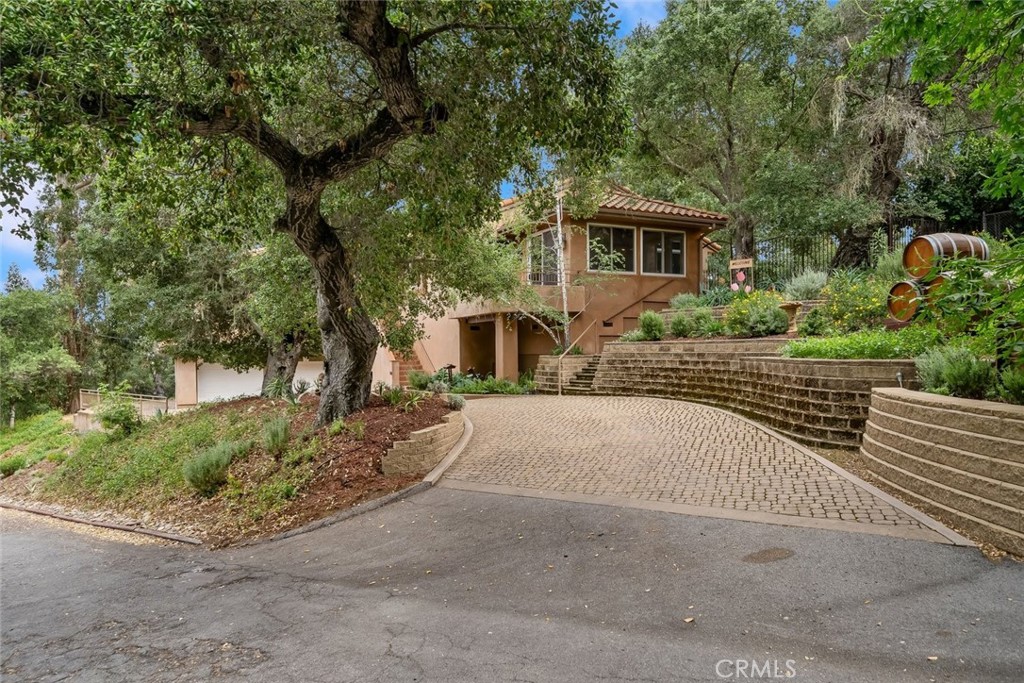 5982 Violeta Avenue Atascadero, CA 93422 - Photo 32 of 75 front view of a house with a yard